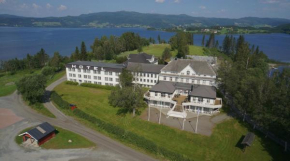  Selbusjøen Hotel & Gjestegård  Meбонден